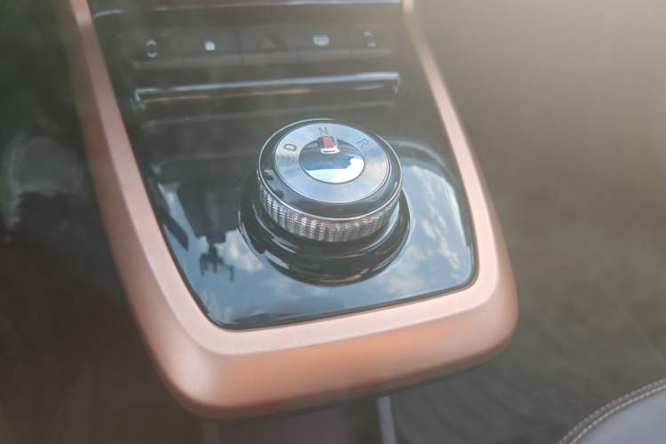 Used Dongfeng NAMMI BOX 2022 Chasing Wind Edition 331KM Advanced Model Gear Lever