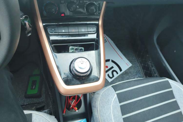Used Dongfeng NAMMI BOX 2022 Chasing Wind Edition 331 km Standard Model Gear Lever