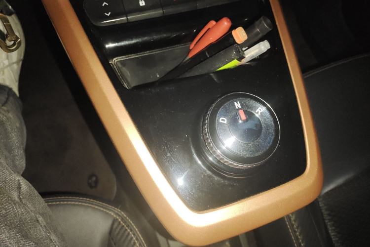 Used Dongfeng NAMMI BOX 2022 Chasing Wind Edition 331 km Standard Model Gear Lever