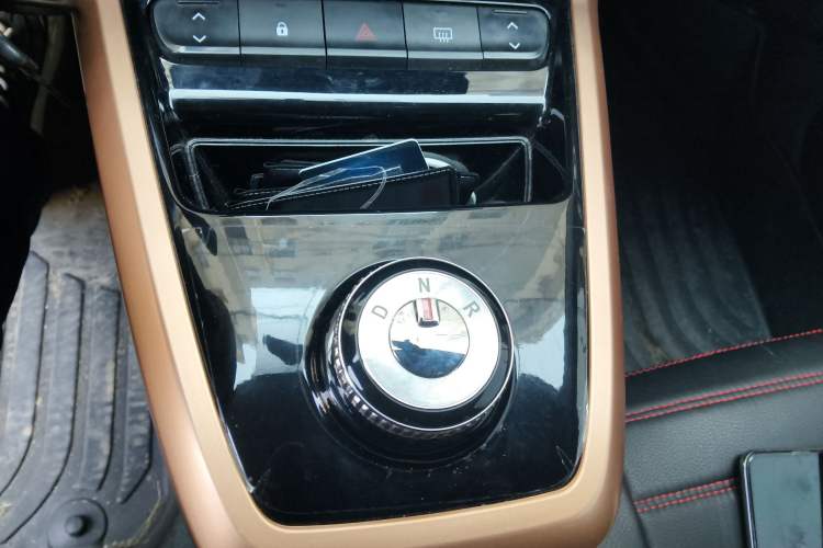 Used Dongfeng NAMMI BOX 2022 Revised Light Wind Edition 201 km Standard Version Gear Lever