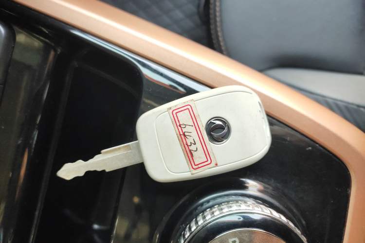 Used Dongfeng NAMMI BOX 2022 Chasing Wind Edition 331 km Standard Model Interior 1