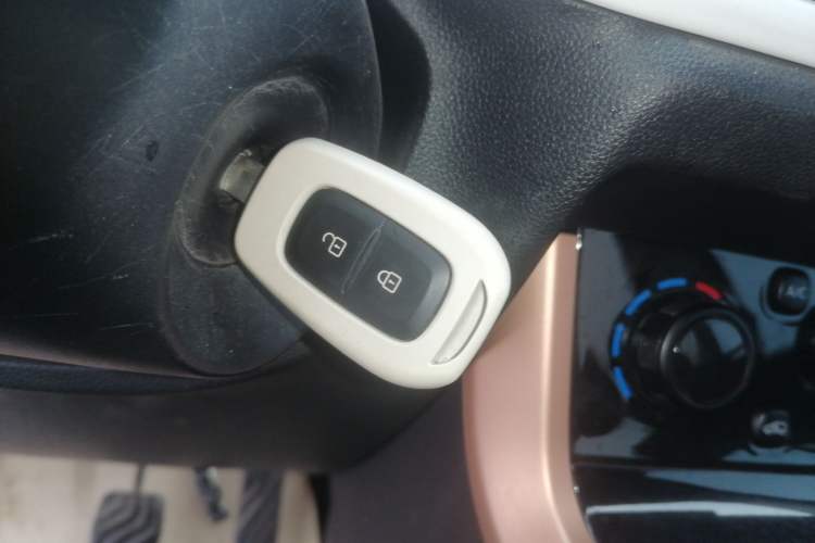 Used Dongfeng NAMMI BOX 2022 Chasing Wind Edition 331 km Standard Model Interior 1