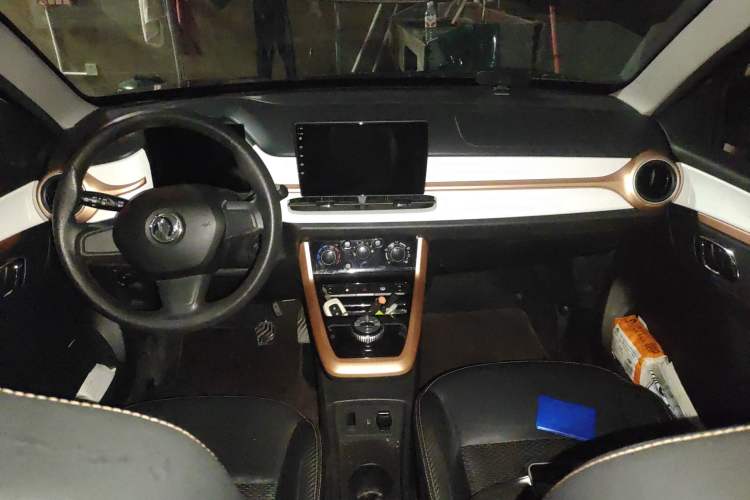 Used Dongfeng NAMMI BOX 2022 Chasing Wind Edition 331 km Standard Model Interior 2
