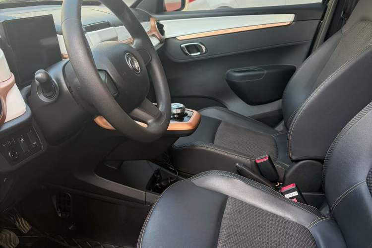 Used Dongfeng NAMMI BOX 2022 Chasing Wind Edition 331 km Standard Model Interior 3