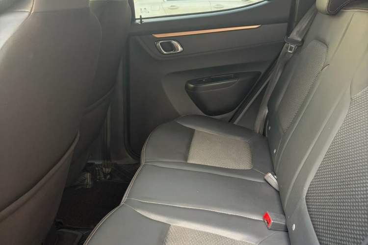 Used Dongfeng NAMMI BOX 2022 Chasing Wind Edition 331 km Standard Model Interior 4