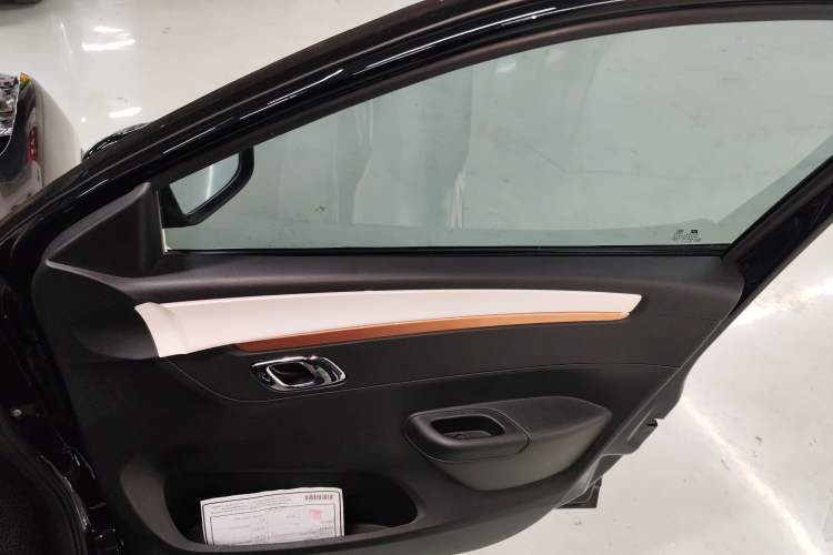 Used Dongfeng NAMMI BOX 2022 Chasing Wind Edition 331 km Standard Model Interior 5