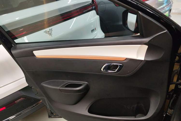 Used Dongfeng NAMMI BOX 2022 Chasing Wind Edition 331 km Standard Model Interior 7
