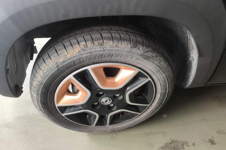 Used Dongfeng NAMMI BOX 2022 Revised Light Wind Edition 201 km Standard Version Left Front Wheel Hub