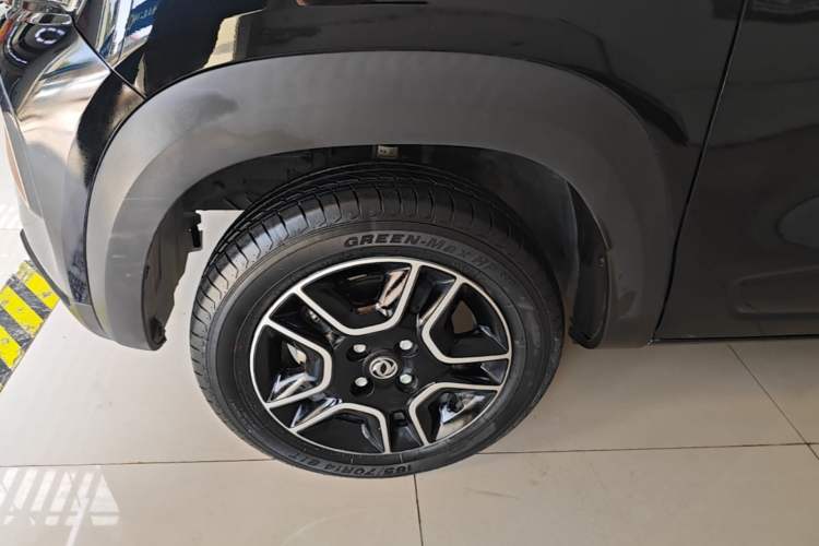 Used Dongfeng NAMMI BOX 2022 Revised Light Wind Edition 201 km Standard Version Left Front Wheel Hub
