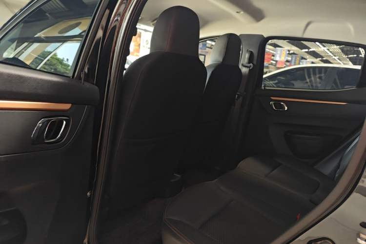 Used Dongfeng NAMMI BOX 2022 Revised Light Wind Edition 201 km Standard Version Left Rear Seat
