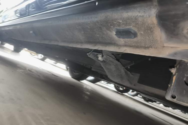 Used Dongfeng NAMMI BOX 2022 Revised Light Wind Edition 201 km Standard Version Left Side Sill