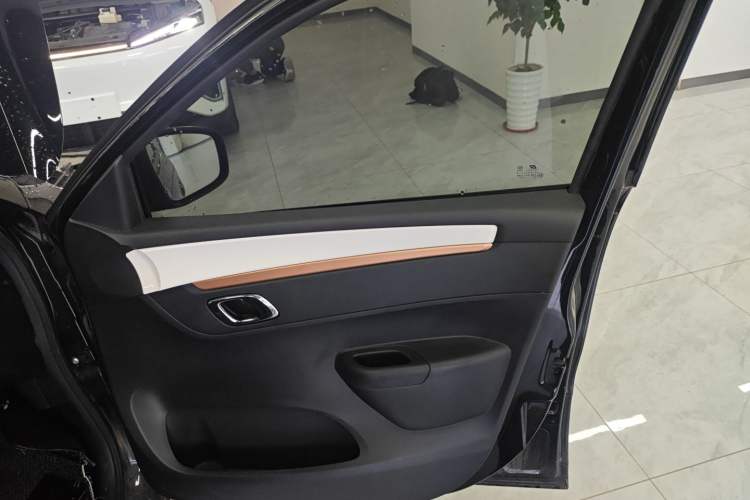 Used Dongfeng NAMMI BOX 2022 Light Wind Edition 201KM Lightning Model Right Front Door Interior