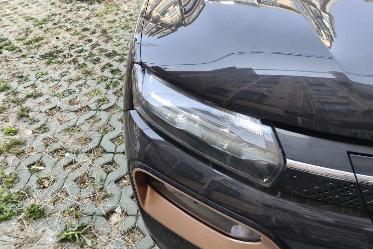 Used Dongfeng NAMMI BOX 2022 Revised Light Wind Edition 201 km Standard Version Right Front Headlight