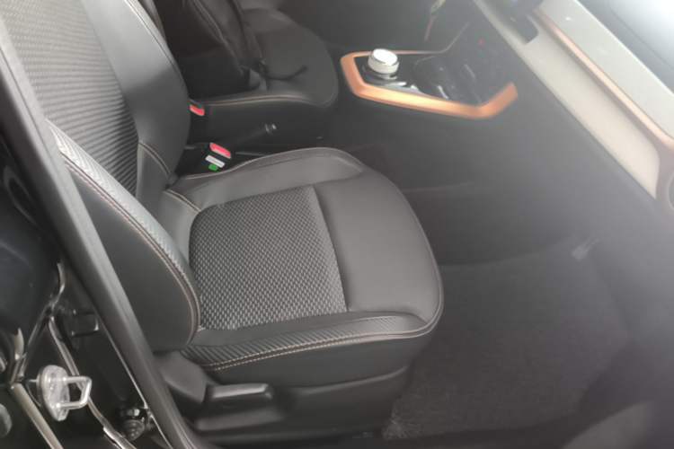Used Dongfeng NAMMI BOX 2022 Revised Light Wind Edition 201 km Standard Version Right Front Seat