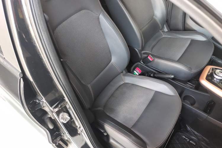 Used Dongfeng NAMMI BOX 2022 Chasing Wind Edition 331 km Standard Model Right Front Seat