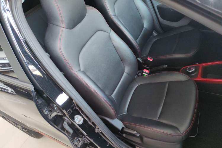 Used Dongfeng NAMMI BOX 2022 Chasing Wind Edition 331 km Standard Model Right Front Seat