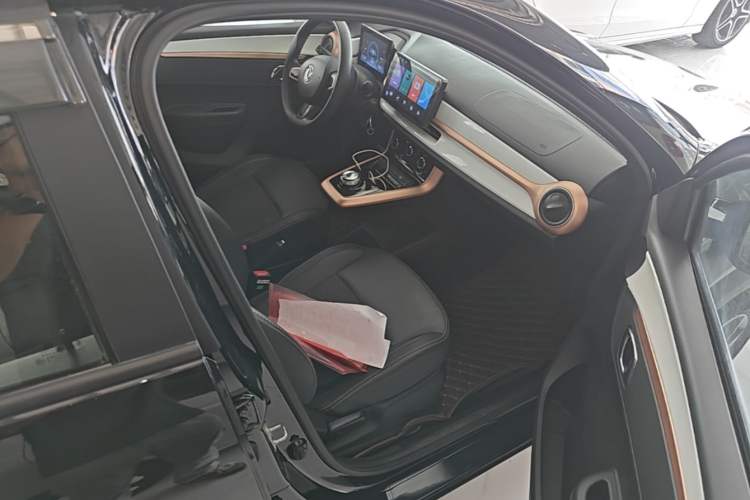 Used Dongfeng NAMMI BOX 2022 Chasing Wind Edition 331KM Advanced Model Right Front Seat