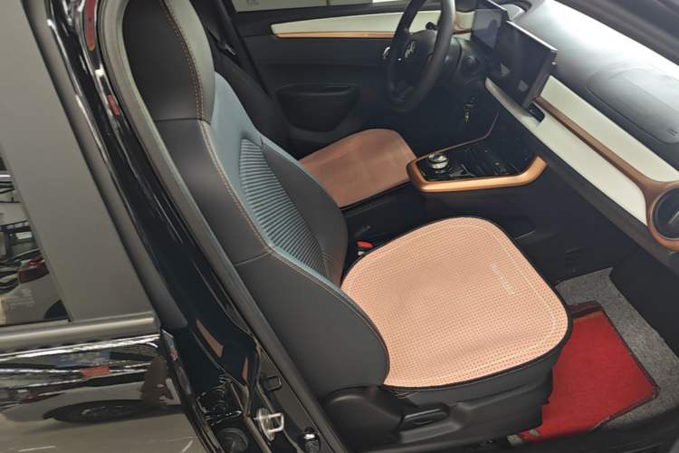 Used Dongfeng NAMMI BOX 2022 Revised Light Wind Edition 201 km Standard Version Right Front Seat