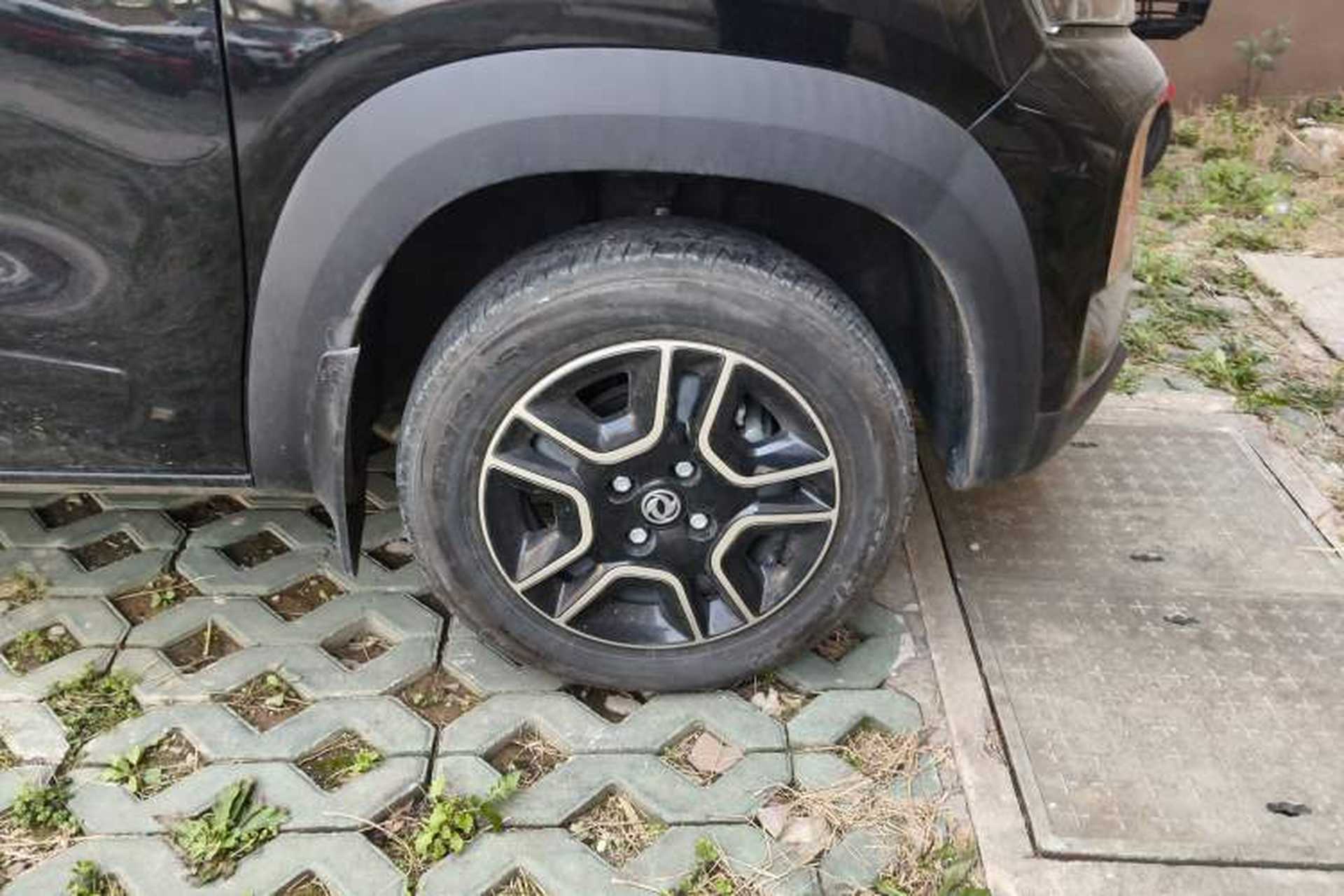 Used Dongfeng NAMMI BOX 2022 Revised Light Wind Edition 201 km Standard Version Right Front Wheel Hub