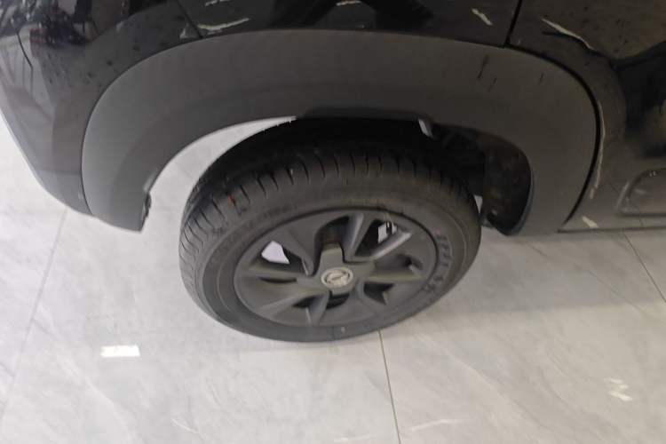 Used Dongfeng NAMMI BOX 2022 Light Wind Edition 201KM Lightning Model Right Rear Wheel Hub