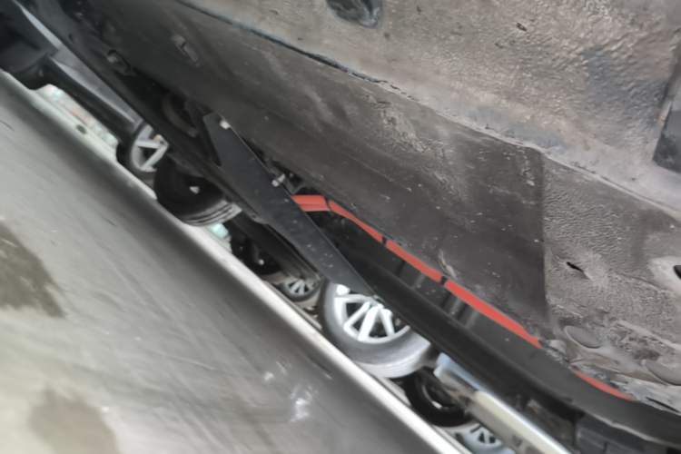 Used Dongfeng NAMMI BOX 2022 Revised Light Wind Edition 201 km Standard Version Right Side Sill