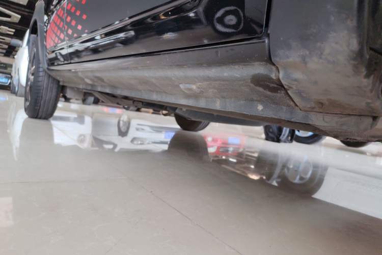 Used Dongfeng NAMMI BOX 2022 Chasing Wind Edition 331 km Standard Model Right Side Sill