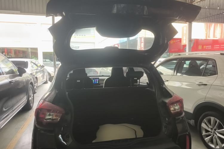 Used Dongfeng NAMMI BOX 2022 Revised Light Wind Edition 201 km Standard Version Trunk