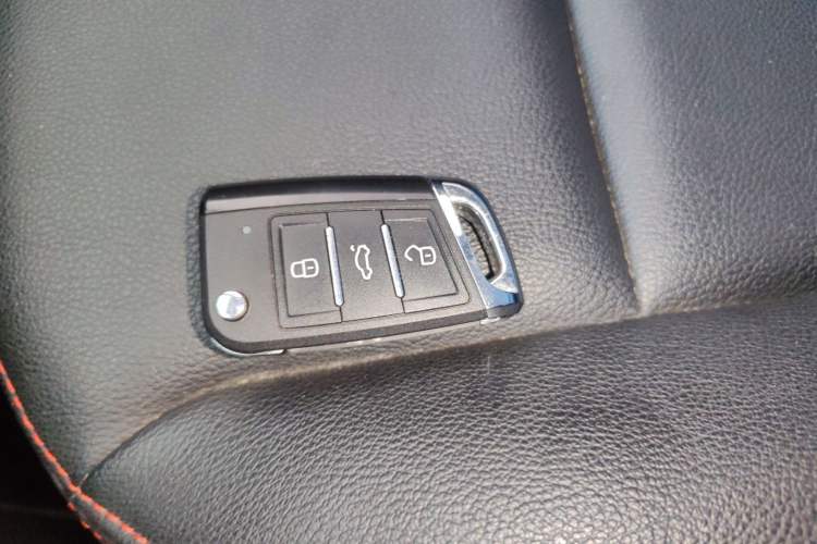 Used Dongfeng NAMMI BOX 2022 Chasing Wind Edition 331 km Standard Model Vehicle Key
