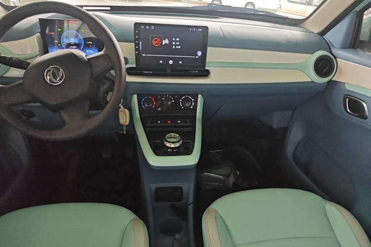 Used Dongfeng NAMMI BOX 2022 Chasing Wind Edition 331 km Standard Model Audio And AC Panel