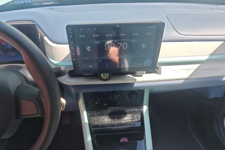 Used Dongfeng NAMMI BOX 2022 Revised Light Wind Edition 201 km Standard Version Audio And AC Panel