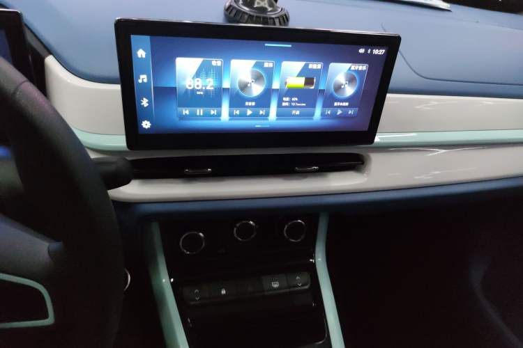 Used Dongfeng NAMMI BOX 2022 Chasing Wind Edition 351 km Advanced Model Audio And AC Panel