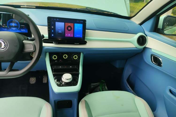 Used Dongfeng NAMMI BOX 2022 Revised Light Wind Edition 201 km Standard Version Audio And AC Panel