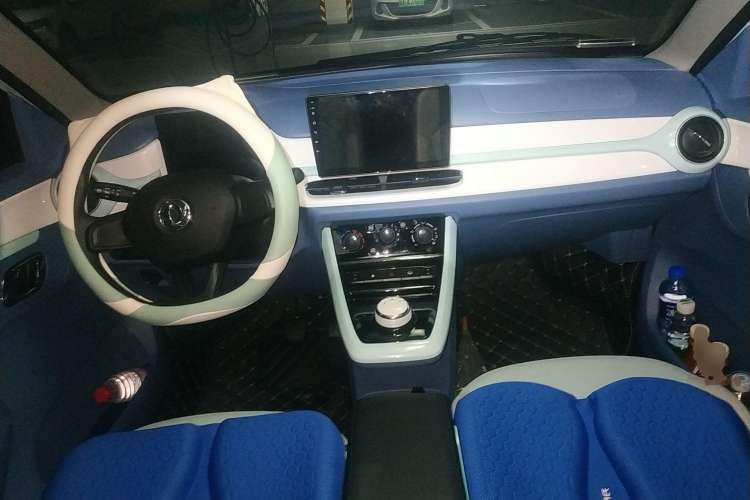 Used Dongfeng NAMMI BOX 2022 Light Wind Edition 201KM Lightning Model Center Console