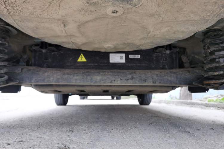 Used Dongfeng NAMMI BOX 2022 Revised Light Wind Edition 201 km Standard Version Chassis Rear
