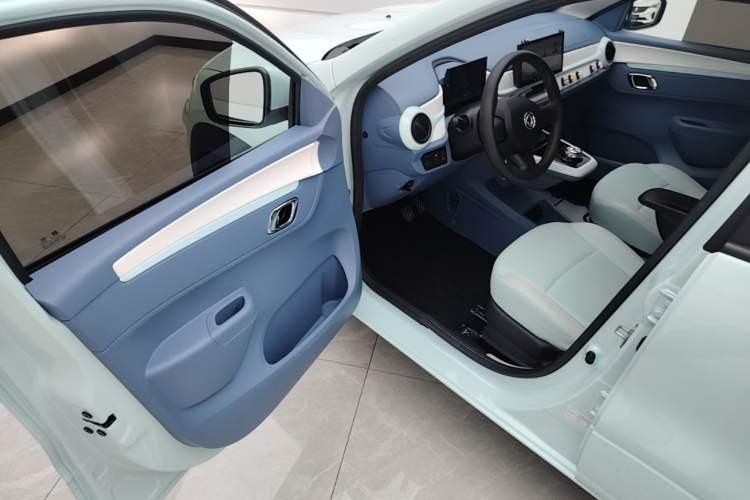 Used Dongfeng NAMMI BOX 2022 Light Wind Edition 201KM Lightning Model Driver Seat