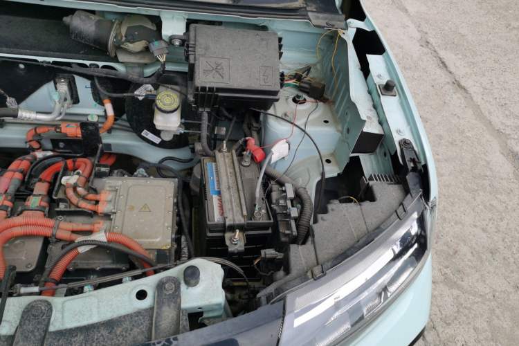 Used Dongfeng NAMMI BOX 2022 Revised Light Wind Edition 201 km Standard Version Engine Bay Left