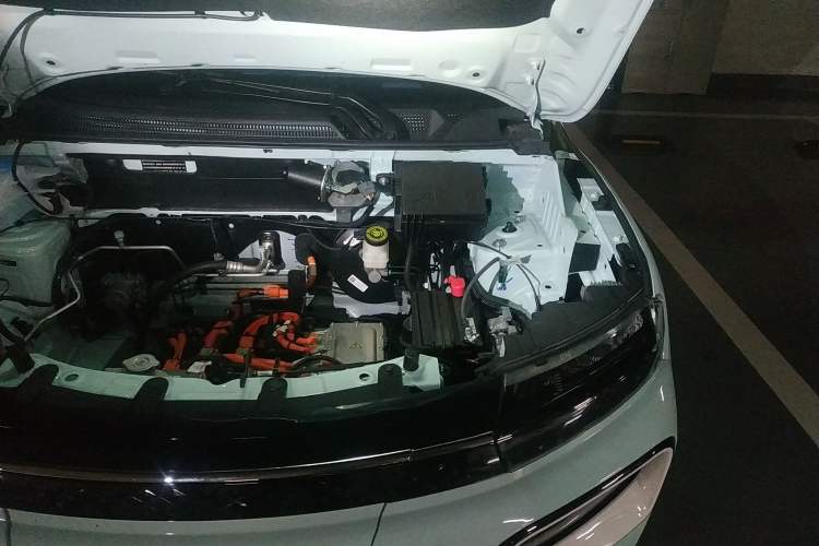 Used Dongfeng NAMMI BOX 2022 Light Wind Edition 201KM Lightning Model Engine Bay Left