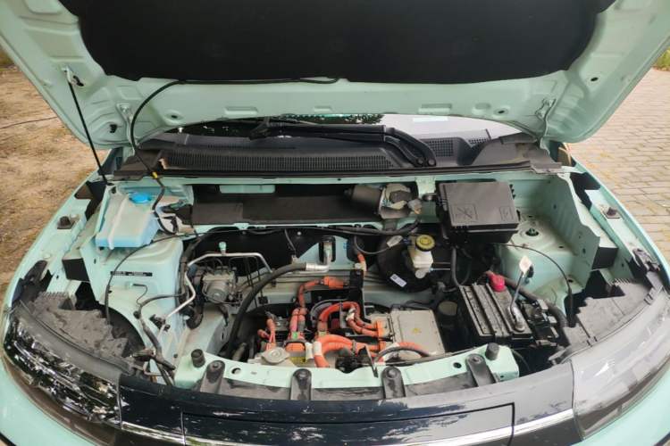 Used Dongfeng NAMMI BOX 2022 Revised Light Wind Edition 201 km Standard Version Engine Bay
