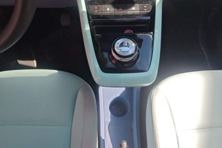 Used Dongfeng NAMMI BOX 2022 Revised Light Wind Edition 201 km Standard Version Gear Lever