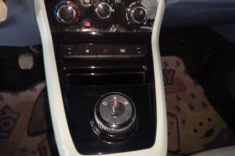 Used Dongfeng NAMMI BOX 2022 Chasing Wind Edition 351 km Advanced Model Gear Lever