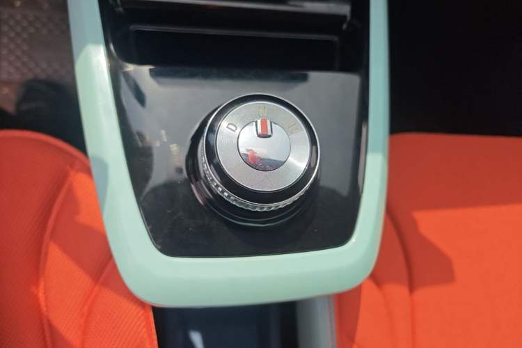 Used Dongfeng NAMMI BOX 2022 Chasing Wind Edition 331KM Advanced Model Gear Lever