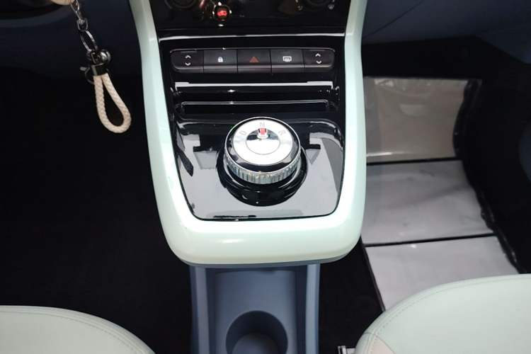 Used Dongfeng NAMMI BOX 2022 Light Wind Edition 201KM Lightning Model Gear Lever