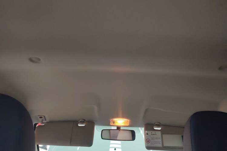 Used Dongfeng NAMMI BOX 2022 Revised Light Wind Edition 201 km Standard Version Headliner