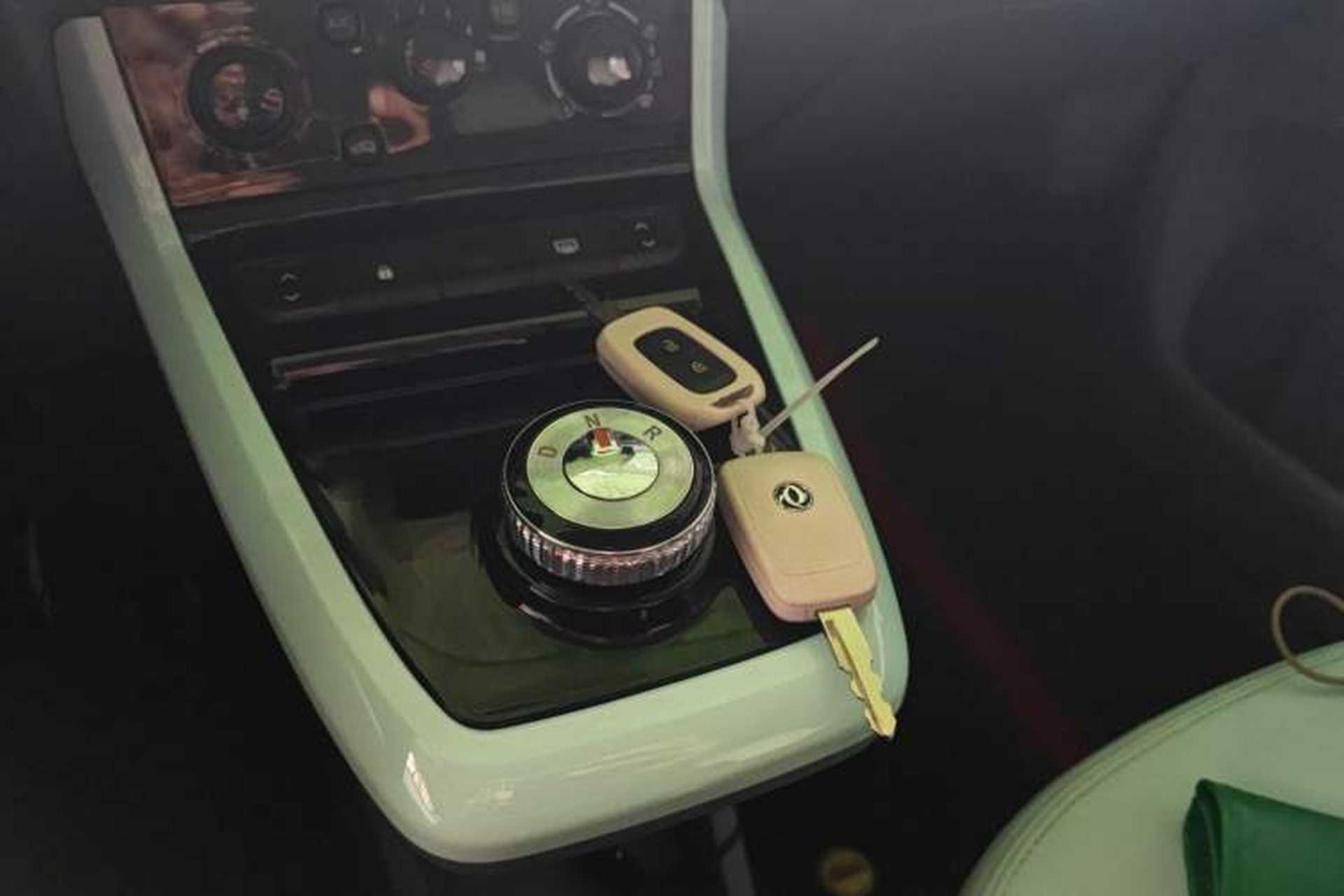 Used Dongfeng NAMMI BOX 2022 Chasing Wind Edition 331 km Standard Model Interior 1