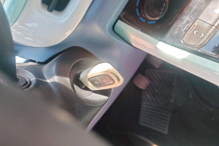 Used Dongfeng NAMMI BOX 2022 Revised Light Wind Edition 201 km Standard Version Interior 1