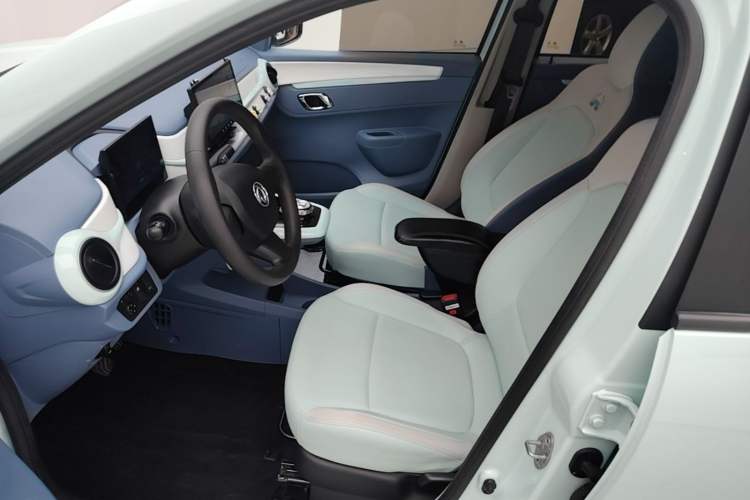 Used Dongfeng NAMMI BOX 2022 Light Wind Edition 201KM Lightning Model Left Front Seat