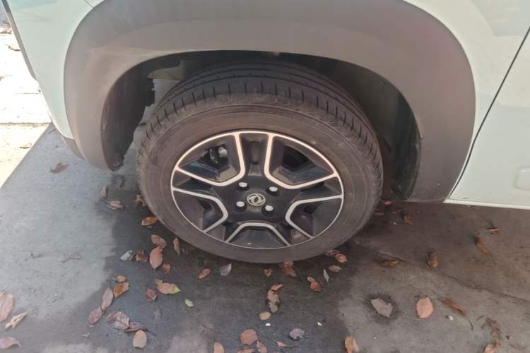 Used Dongfeng NAMMI BOX 2022 Revised Light Wind Edition 201 km Standard Version Left Front Wheel Hub