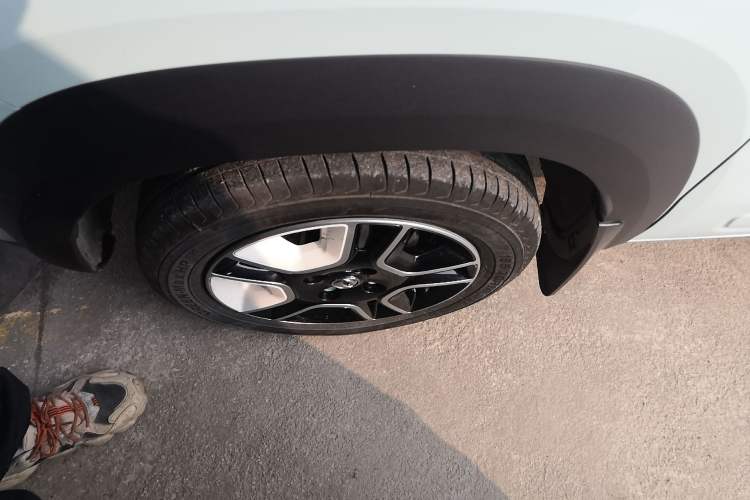 Used Dongfeng NAMMI BOX 2022 Revised Light Wind Edition 201 km Standard Version Left Front Wheel Hub