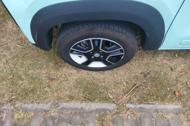 Used Dongfeng NAMMI BOX 2022 Revised Light Wind Edition 201 km Standard Version Left Front Wheel Hub