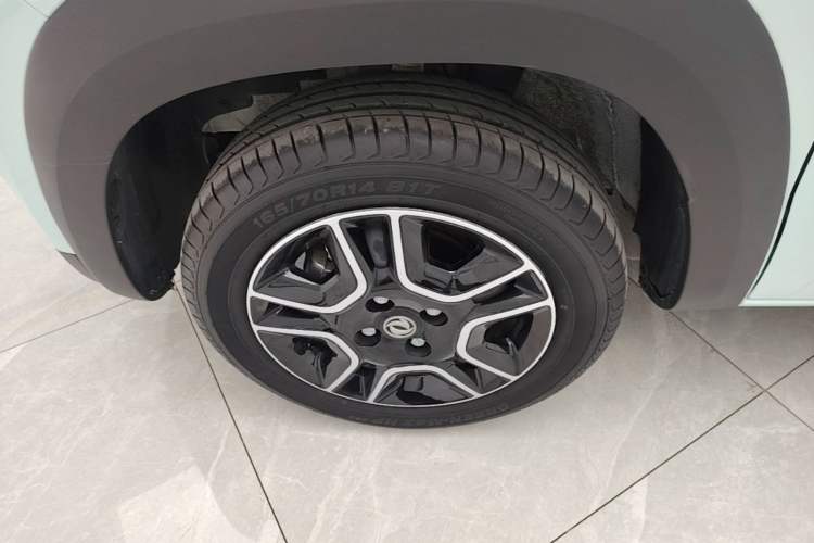 Used Dongfeng NAMMI BOX 2022 Light Wind Edition 201KM Lightning Model Left Front Wheel Hub